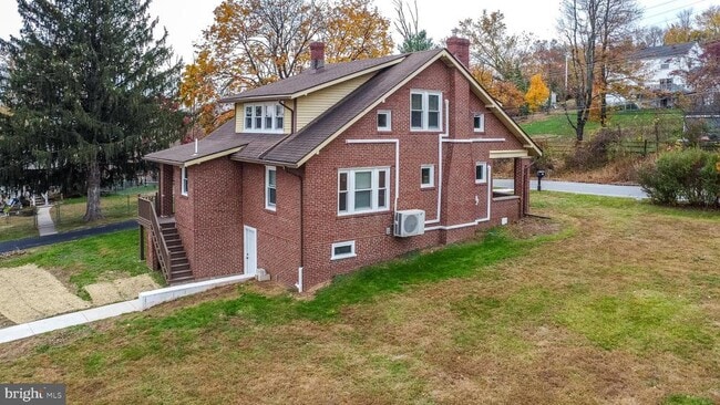 Building Photo - 343 Pawlings Rd