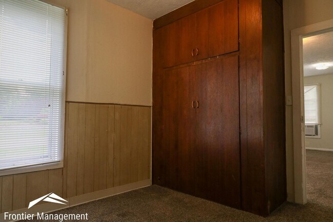 Building Photo - Charming Home  in a Quiet Community!