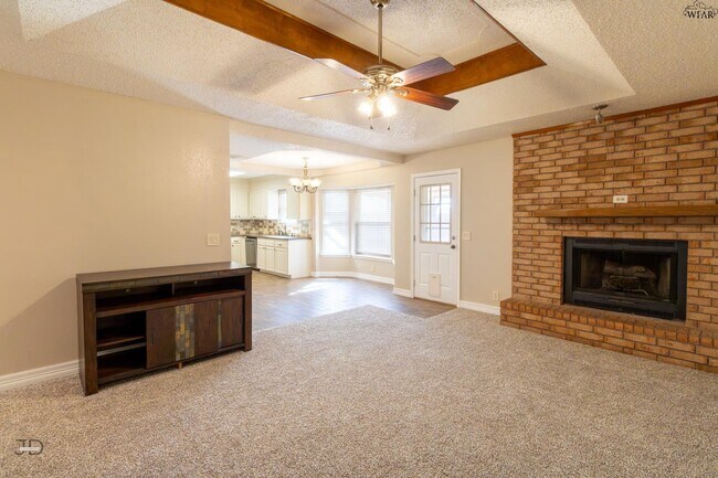 Building Photo - 505 W Coleman Ave