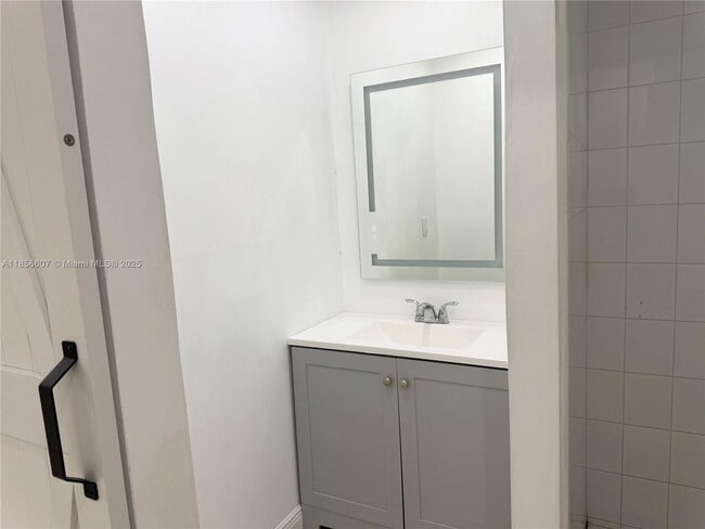 Building Photo - 2321 SW 106th Ct