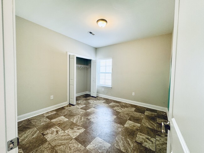 Building Photo - 1501 Ferney Dr