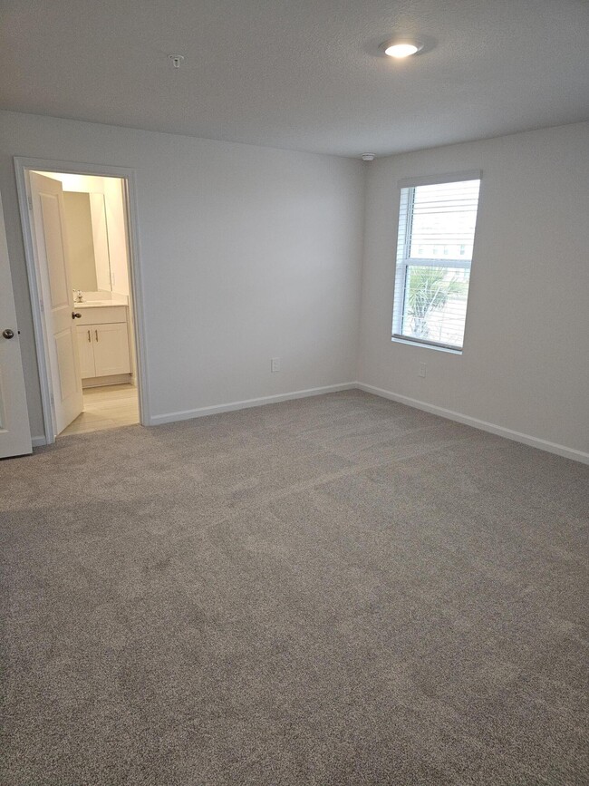 Building Photo - 621 Salisbury Cir