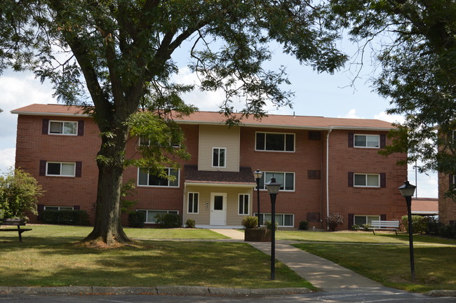 Hickory Arms - Hickory Arms Apartments