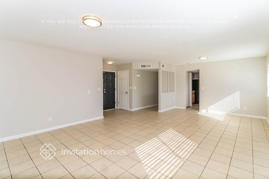 Building Photo - 4709 W Paradise Ln