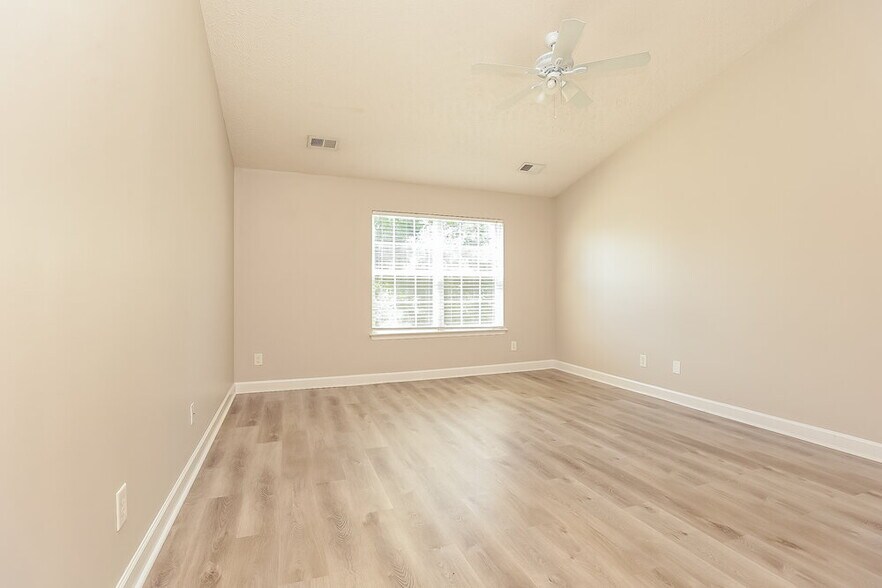 Building Photo - 1000 Lowrey Pl