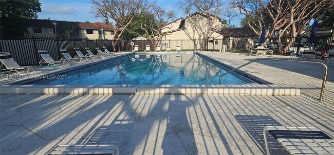 Building Photo - 10194 SW 137th Ct