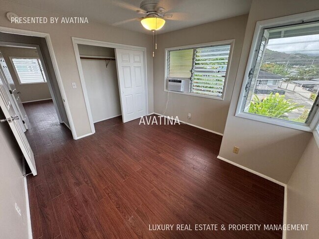 Building Photo - 1266 Manulani St