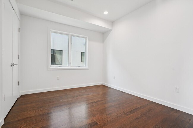 Building Photo - 714 Undercliff Ave