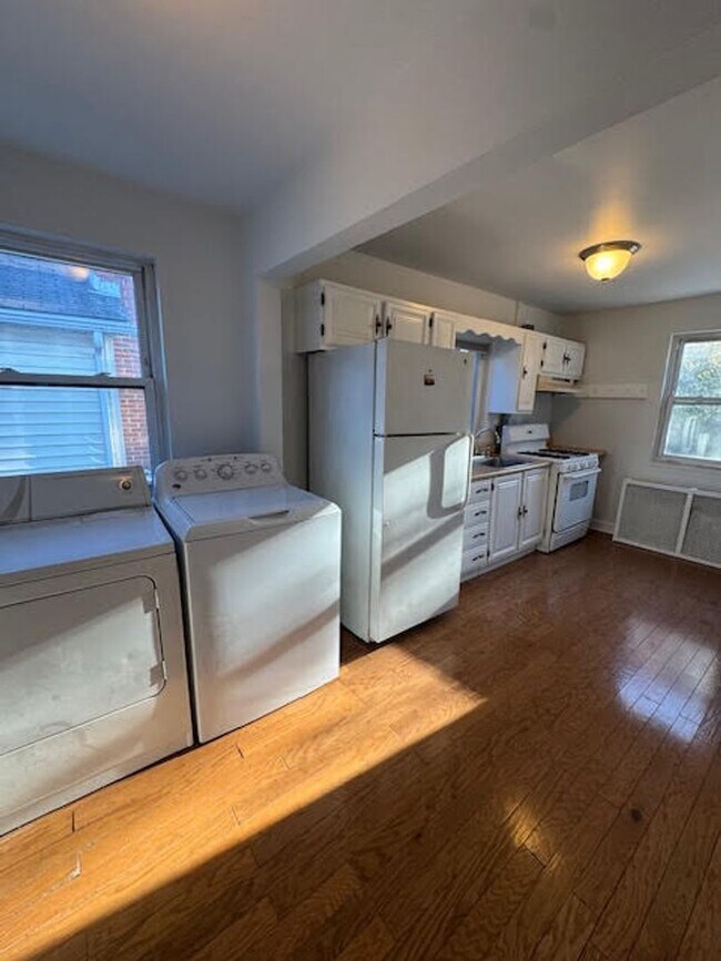 Building Photo - 4835 Indian Ln