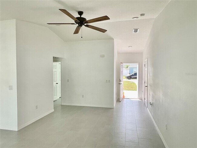 Building Photo - 270 Hyacinth Ct