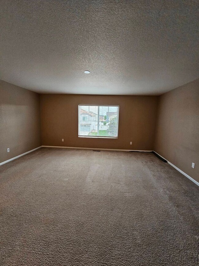 Building Photo - 3 Bedroom Home located in Fountain on Camp...