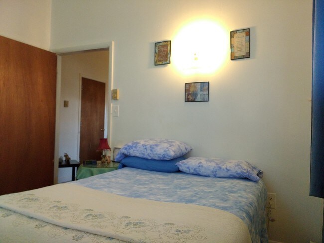 Building Photo - 1557 Main St