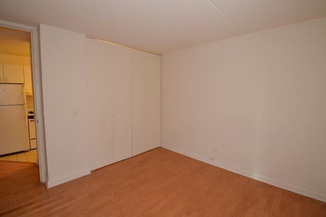 Building Photo - 622 W Wellington Ave