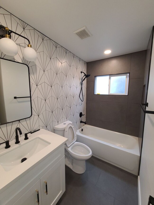 Building Photo - Newly remodeled and fully "furnished" 1 be...