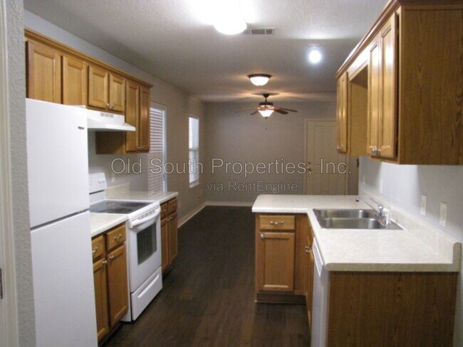Building Photo - 8428 Walnut Ave