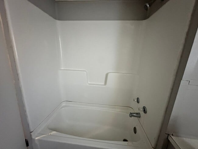 Building Photo - 2 Bedroom Mobile Home