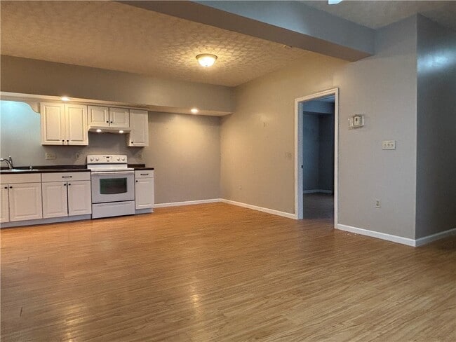 Building Photo - 16 Clifton St