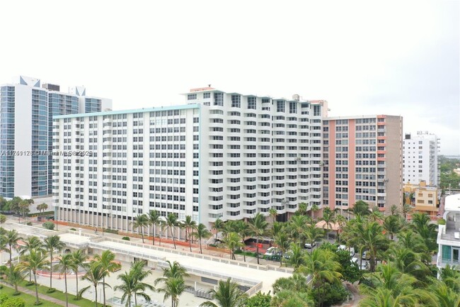 Building Photo - 2899 Collins Ave