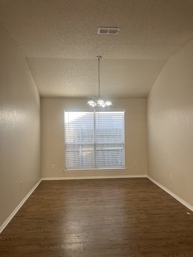 Building Photo - 3/2/2 Burleson ISD! fresh paint, New carpet ! 2 dining rooms, easy access to fort worth & 35