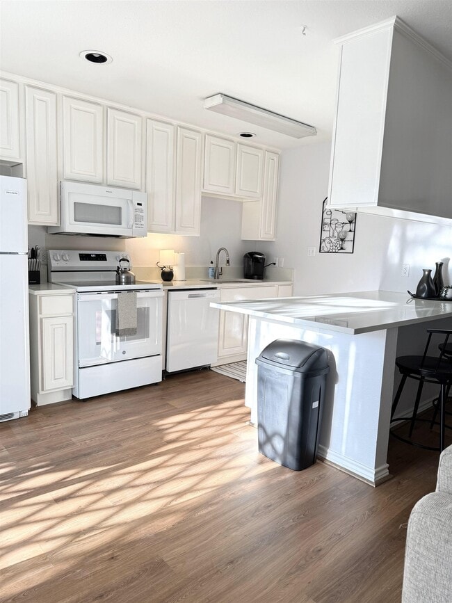 Building Photo - 307 Out Yonder