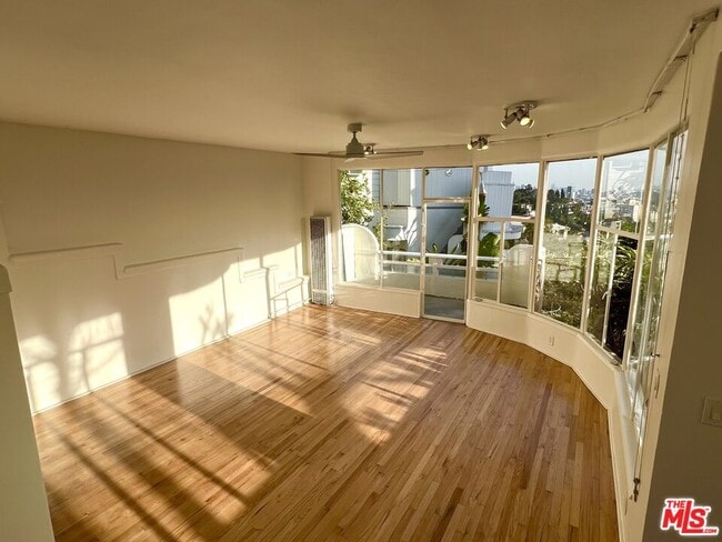 Building Photo - 2185 BROADVIEW Ter