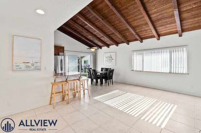 Primary Photo - Highly upgraded 3 bed 2 bath condo availab...
