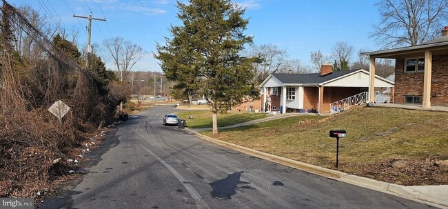 Building Photo - 5616 Old Temple Hill Rd