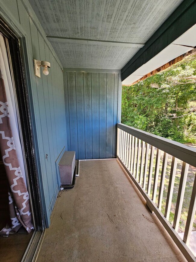 Building Photo - 610 Putters Ln