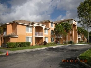 Building Photo - 6928 SW 39th St
