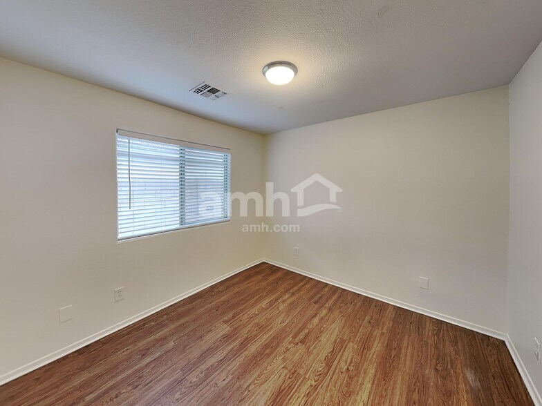 Building Photo - 14943 N 133rd Ln