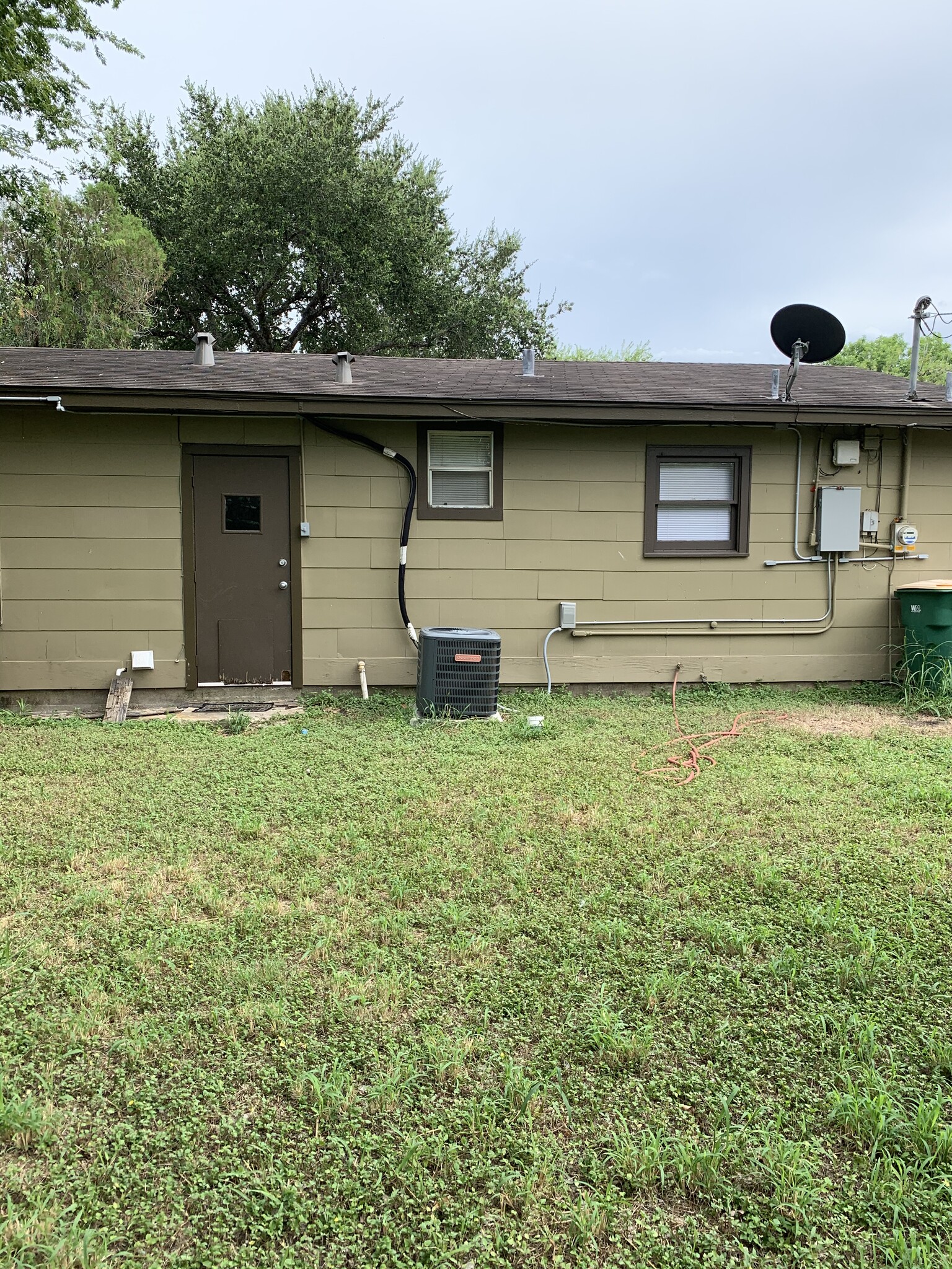 Building Photo - 706 E Polk Ave