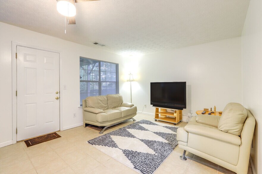 Building Photo - 10709 Barberry Dr