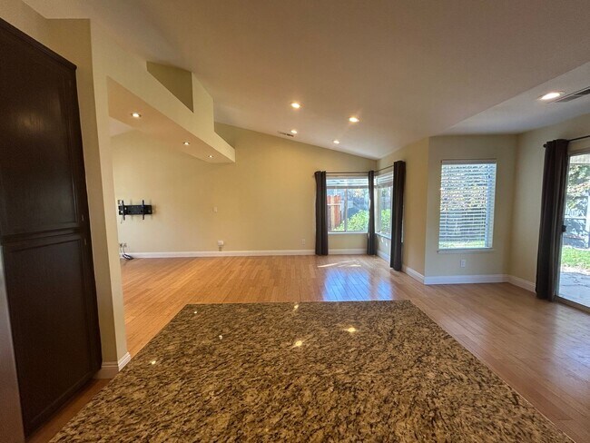 Building Photo - Nice home in Turlock