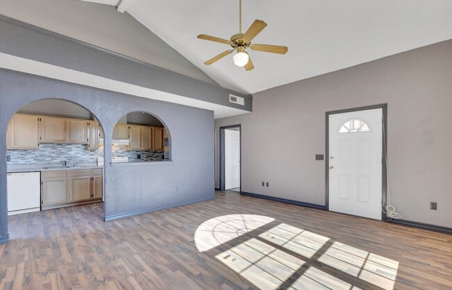 Building Photo - 14509 Encantado Dr