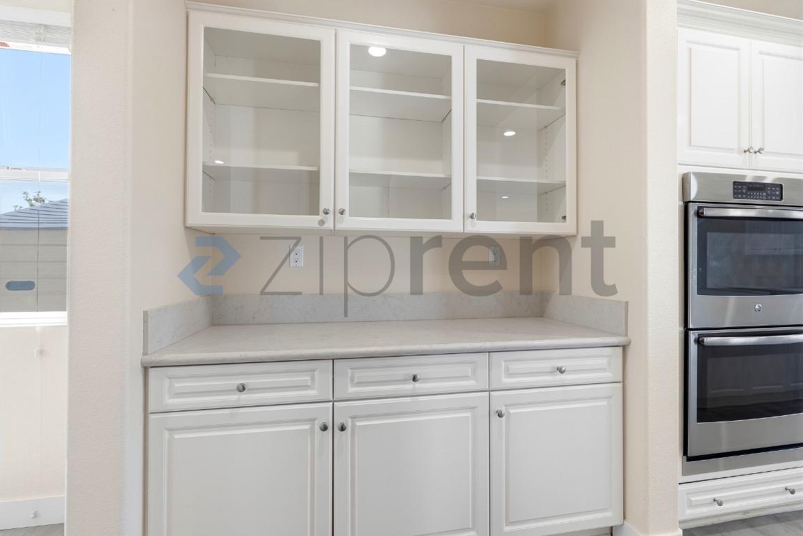Building Photo - Unit