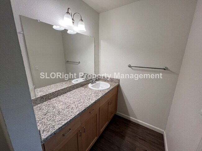 Building Photo - AVAILABLE AUGUST - Upstairs San Luis Obispo Condo - 2 Bedroom / 1 Bathroom