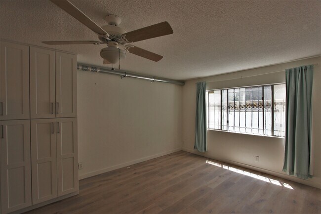 Building Photo - 372 Pershing Dr