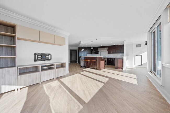 Building Photo - 25 Forest St