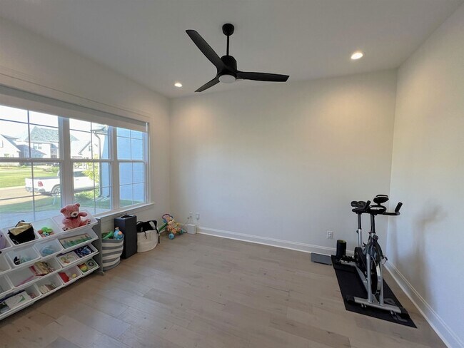 Building Photo - 607 Covington Walk Ln S