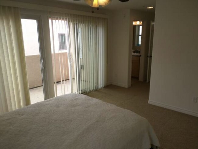 Building Photo - $5,700- 2 Bedroom + Office / 3 Bath GORGEOUS-Bayview Town Home