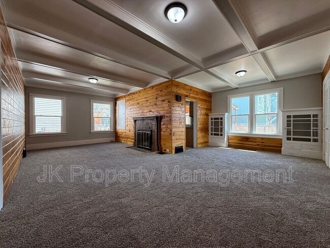 Building Photo - 309 10th St N