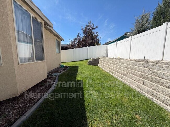 Building Photo - 12894 Cactus Berry Dr
