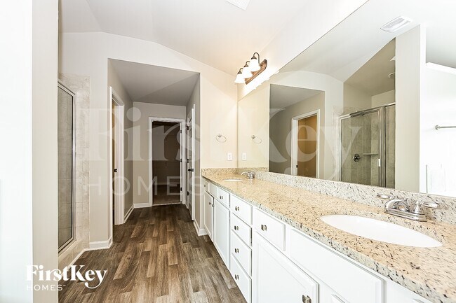 Building Photo - 281 Villa Grande Dr