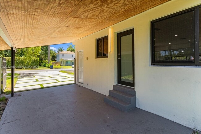 Building Photo - 21330 NE 26th Ave