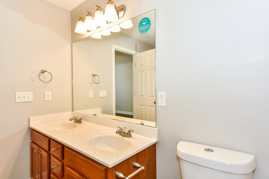 Building Photo - 8032 Meadowview Ln
