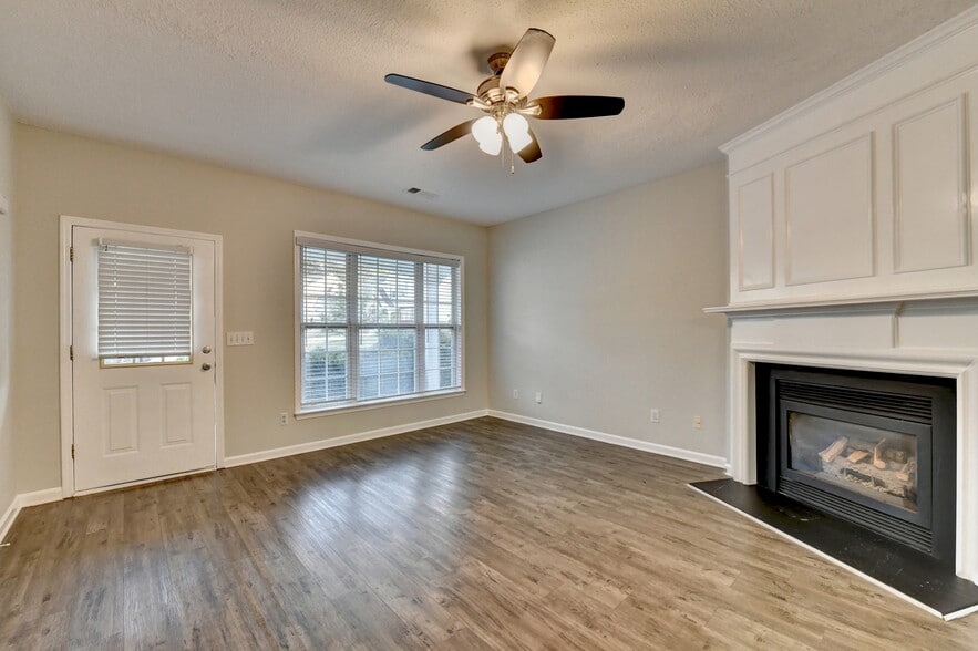 Building Photo - 3415 Oxwell Dr