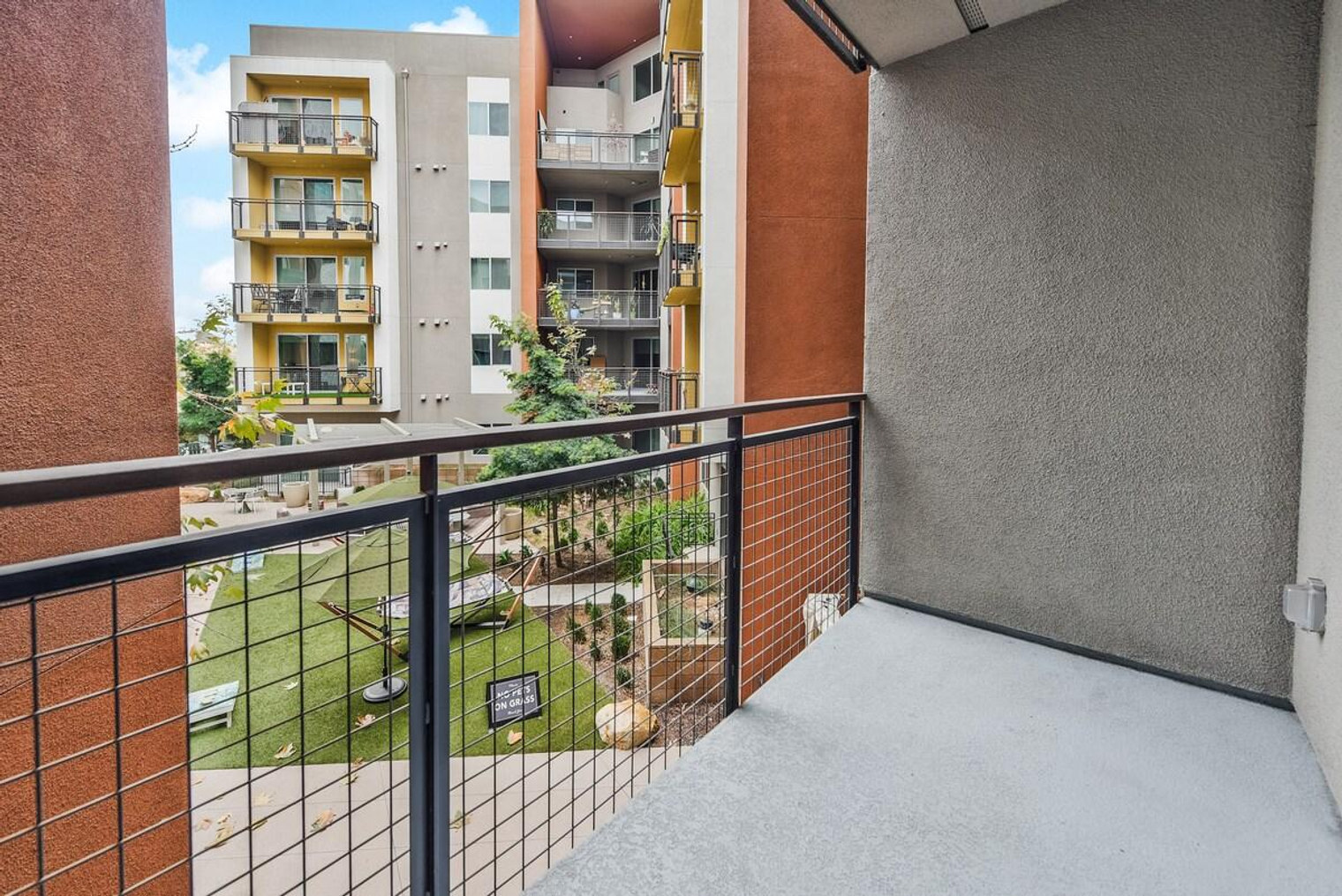 Building Photo - 375 Camino De La Reina