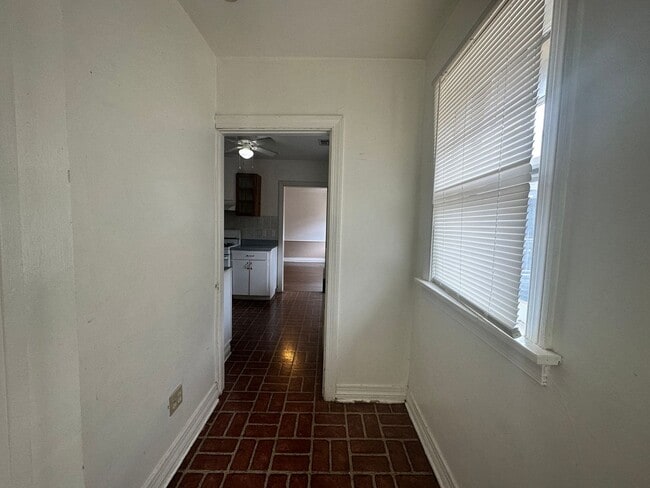 Building Photo - Plaza District / Classen 3 Bed Beauty! - Move In Deposit-Free! (If Qualified)