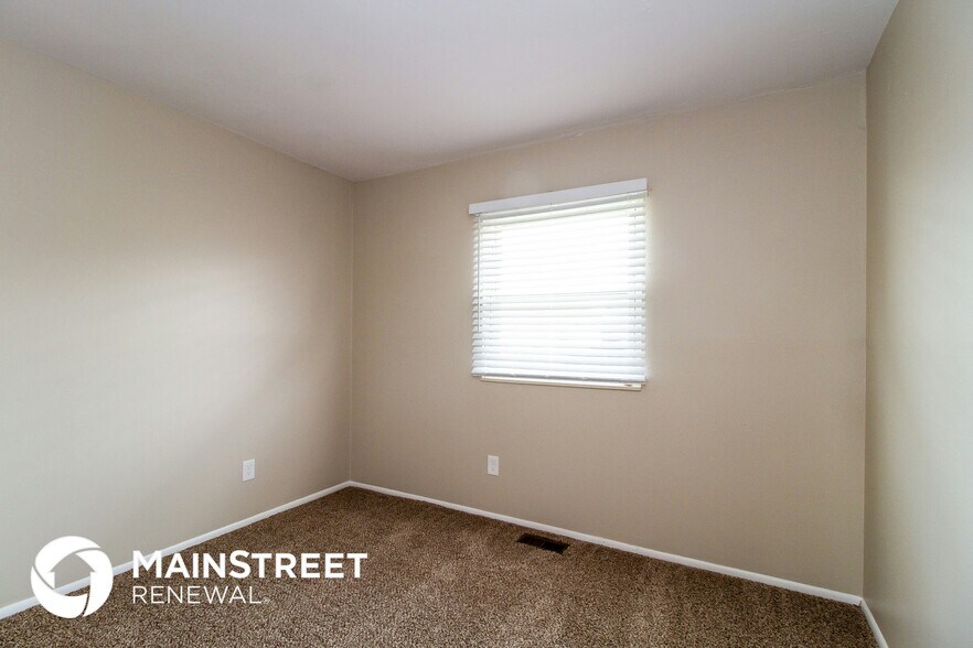 Building Photo - 1880 Queensrowe Pl