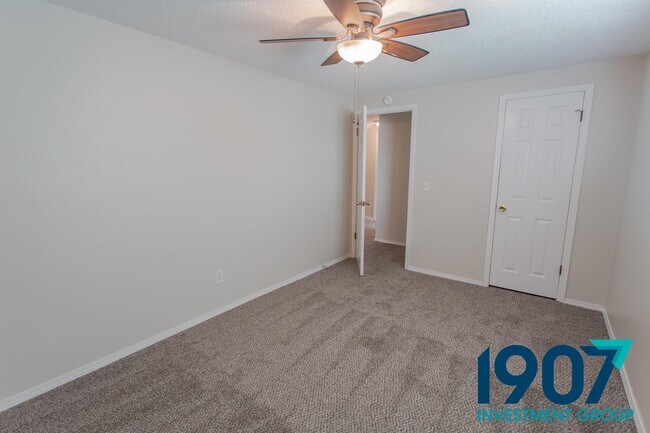 Building Photo - 1201 Kings Ct